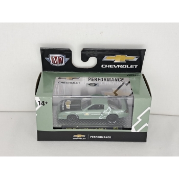 M2 Machines 1:64 Chevrolet Camaro IROC-Z 1985 green